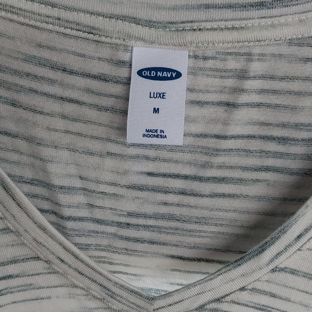 Set‎ of 2 Old Navy tee-shirt Size Medium - Picture 6 of 10